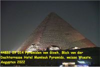 44832 09 014 Pyramiden von Gizeh, Blick von der Dachterrasse Hotel Mamlouk Pyramids, weisse Wueste, Aegypten 2022.jpg